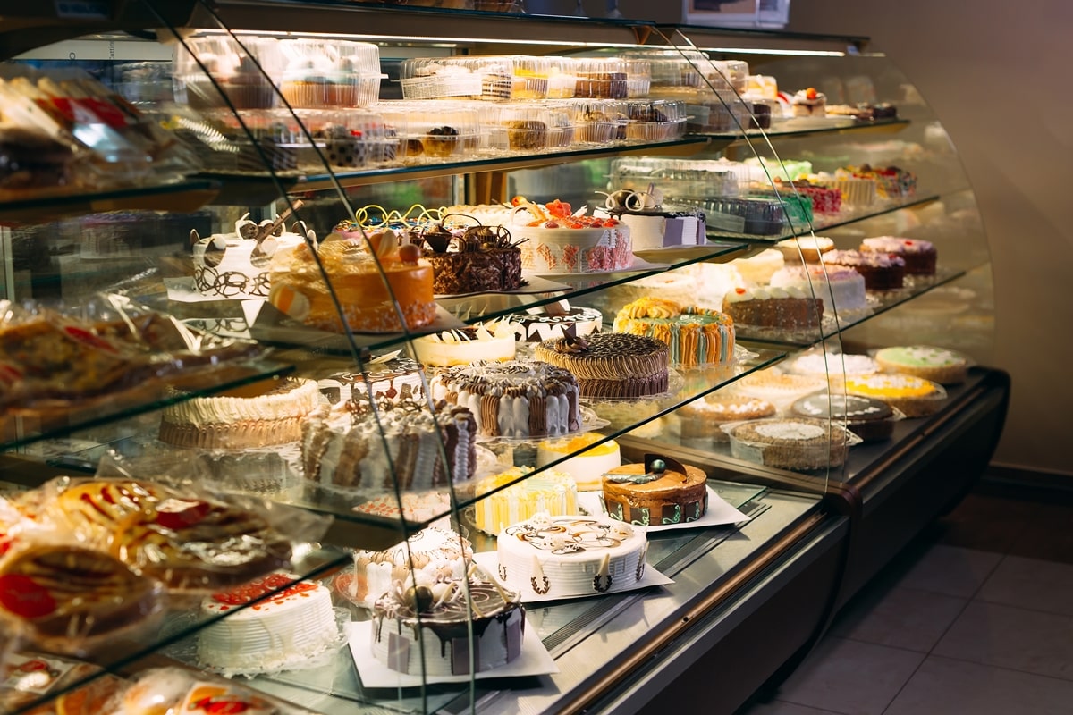 What are the Features and Prices of Patisserie Cabinet Models?